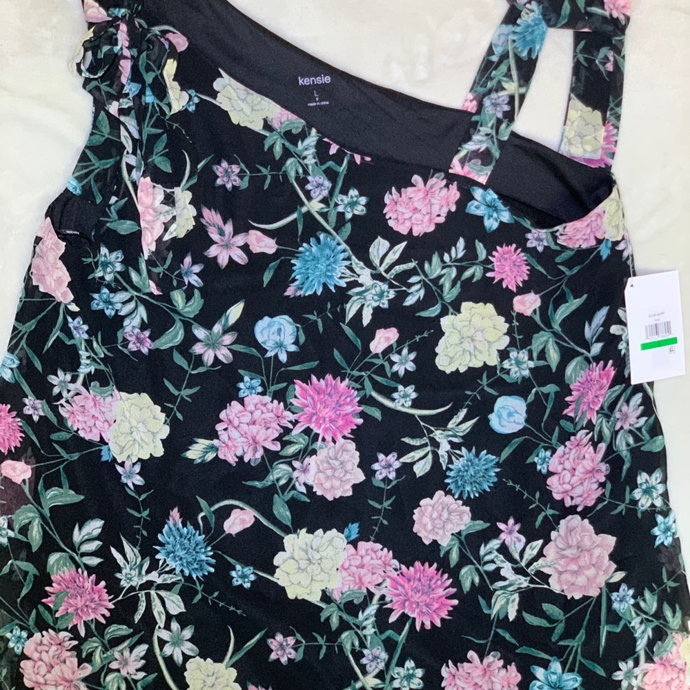 Floral sleeveless shirt